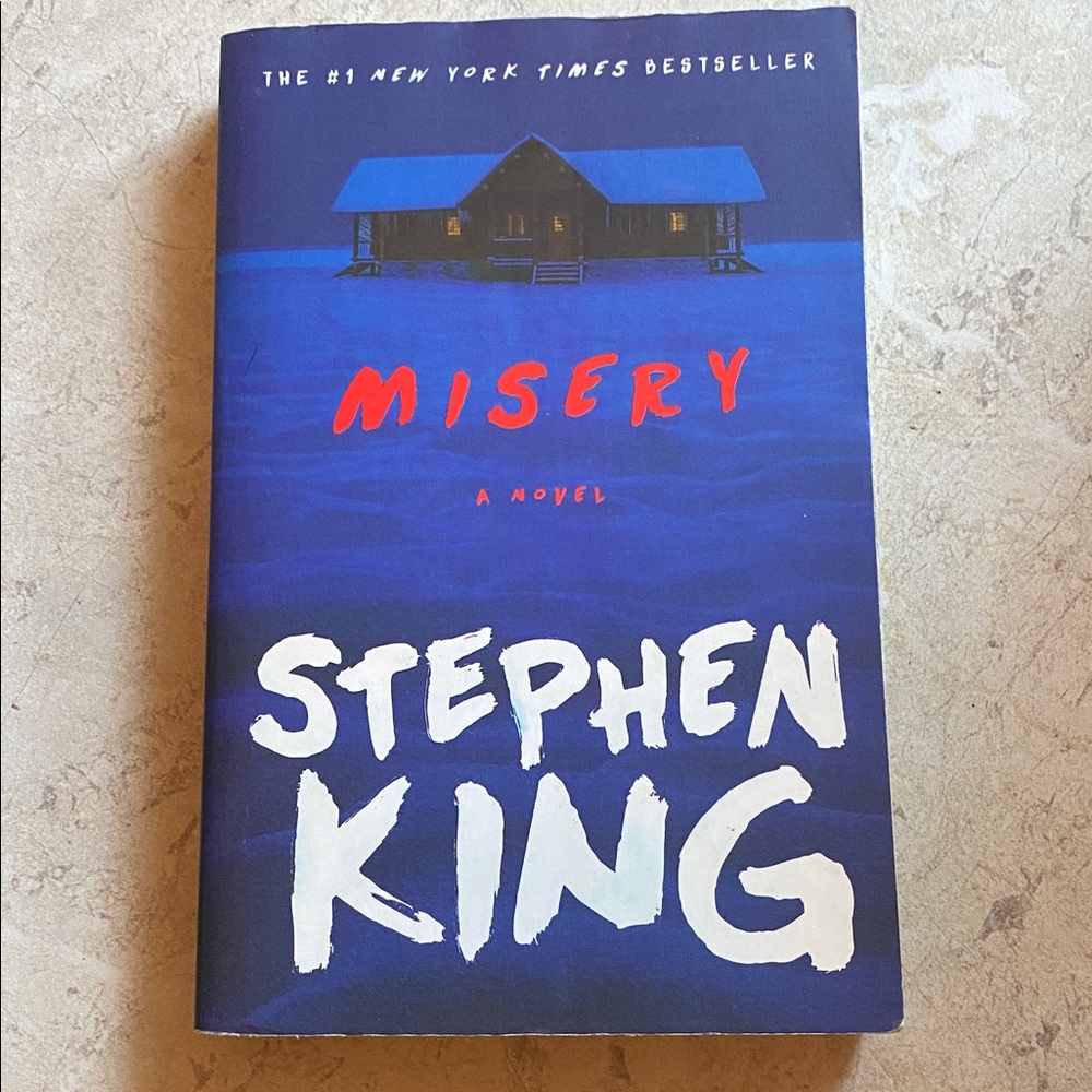 Misery Paperback Novel Stephen King